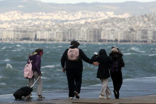Τοπικές βροχές και ενισχυμένοι βοριάδες