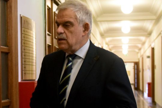 Σκληρή κριτική Τόσκα για την αδράνεια αστυνομικών