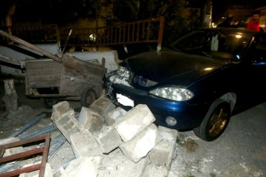 Ηράκλειο: Αυτοκίνητο γκρέμισε τοίχο, τέσσερις τραυματίες