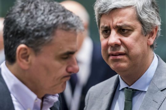 Κληρώνει σήμερα η δόση των 5,7 δισ.