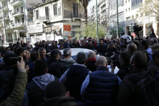 Ένταση στη συγκέντρωση των οδηγών ταξί
