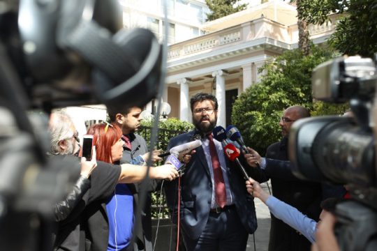 Το πρωτάθλημα διακόπτεται, η FIFA προειδοποιεί