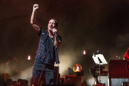 Οι Pearl Jam επανέρχονται και είναι, όπως πάντα, πολιτικοί