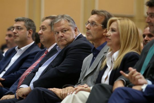 Βενιζέλος κατά Γεννηματά για την αναθεώρηση του Συντάγματος