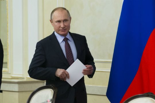 Σαρωτική νίκη Πούτιν για την προεδρία βλέπει δημοσκόπηση