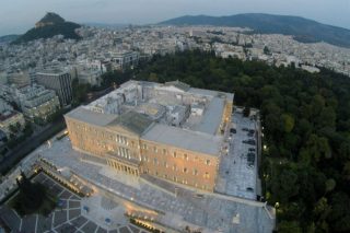 Τα τείχη, ο λόγος, η ποίηση