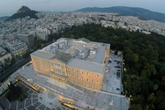 Τα τείχη, ο λόγος, η ποίηση