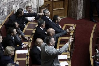 Κοινοβουλευτική μομφή σε Μιχαλολιάκο, Κασιδιάρη και Ηλιόπουλο