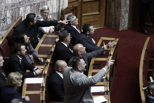 Κοινοβουλευτική μομφή σε Μιχαλολιάκο, Κασιδιάρη και Ηλιόπουλο