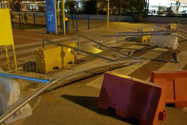 Ζημιές σε δύο πύλες στο λιμάνι του Πειραιά