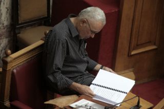 «Δεν υπάρχουν “κωφάλαλοι”, κύριε Ζουράρι»