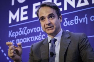 Οι έπαινοι Γιούνκερ δεν πτόησαν την εκλογολογία
