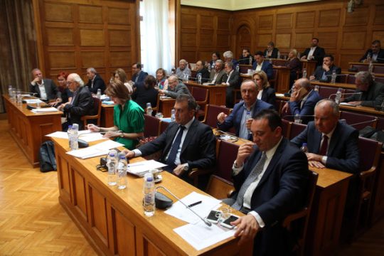 Υιοθεσία και αναδοχή για όλους ή… για κανέναν