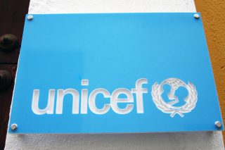 Οικογενειοκρατία, «μίζες» και διαπλοκή στη UNICEF!