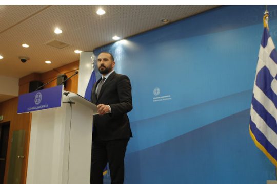 Ενημέρωση Τζανακόπουλου στη σκιά του νυχτερινού τηλεφωνήματος