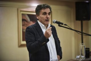 Κούρσα μετ’ εμποδίων με το τέρμα να… απομακρύνεται