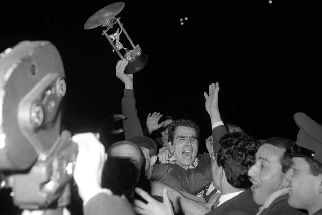 «Δεν βαρέθηκες πια, μπαμπά;»