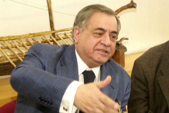 Στον καταπέλτη