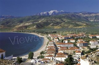 Παράλια, κεντημένα με βράχια και άμμο