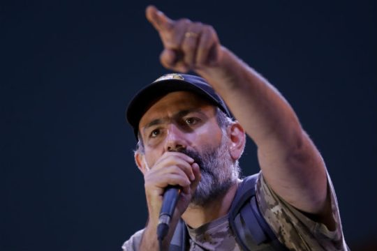 Βαθαίνει η κρίση στην Αρμενία μετά το τελεσίγραφο