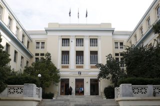 «Γαλάζιο» δίκτυο αντιγραφών μέσω facebook