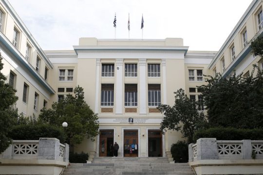 «Γαλάζιο» δίκτυο αντιγραφών μέσω facebook