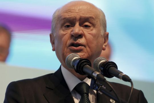 Πρόωρες εκλογές τον Αύγουστο ζητά ο εταίρος του Ερντογάν