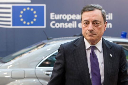 Financial Times: Πιέσεις ΕΚΤ προς Βερολίνο για το ελληνικό χρέος