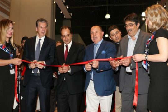 Ηράκλειο: Εγκαίνια με διαμαρτυρίες στο αναβαθμισμένο αεροδρόμιο