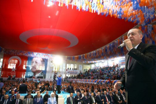 Βαριές σκιές πάνω από τις τουρκικές εκλογές