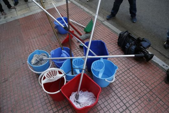 Η εβδομάδα των Παθών για 700 εργαζομένους