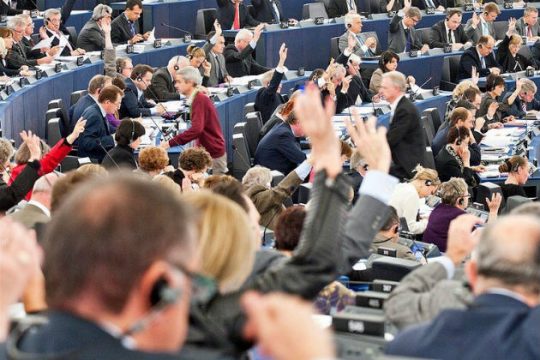 607 ευρωβουλευτές ζητούν απελευθέρωση των δύο στρατιωτικών