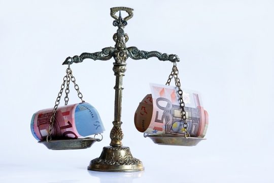 Η ελάφρυνση του χρέους, βάρος στις επόμενες γενιές