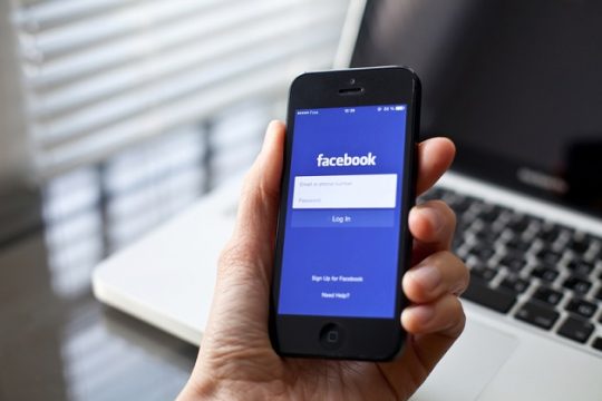 To Facebook ενημερώνει τους χρήστες εάν χρησιμοποιήθηκαν τα δεδομένα τους