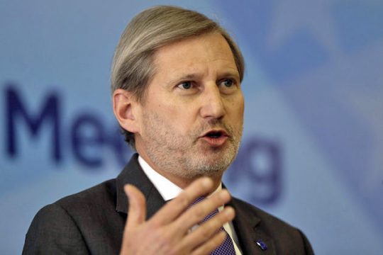 Επίλυση του ονοματολογικού βλέπει ο Ευρωπαίος επίτροπος Γιοχάνες Χαν