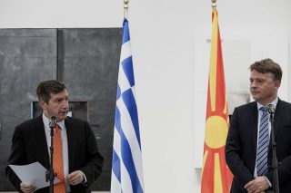 Αθήνα και Σκόπια τολμούν