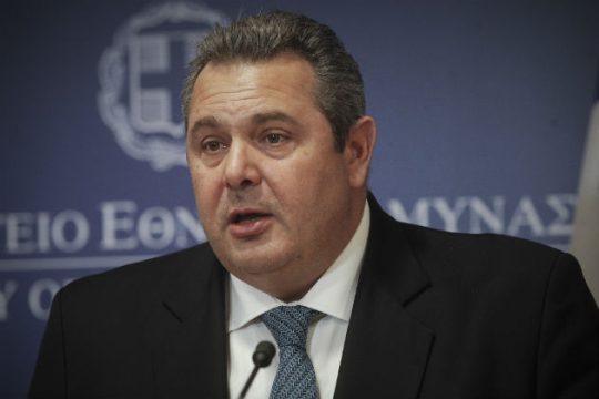 Υπουργέ, για λίγο πάψε…