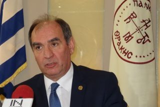Νέο «άδειασμα» για Καραμπίνη
