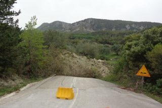 Κατολίσθηση «κατέβασε» το βουνό στην Κρυοπηγή Πρέβεζας
