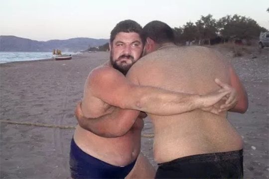 Δωρεάν δημοτικός χώρος σε χρυσαυγίτη γυμναστή!