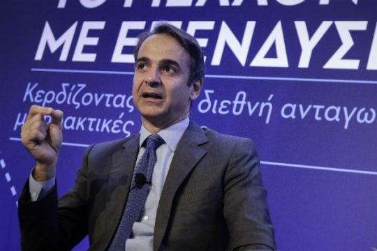 Υποσχέσεις για επενδύσεις & «ακομμάτιστη δημόσια διοίκηση»