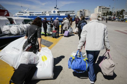 Αυξημένη κίνηση σε λιμάνια και εθνικές οδούς