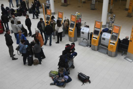 Αναστάτωση στον αέρα λόγω απεργιών