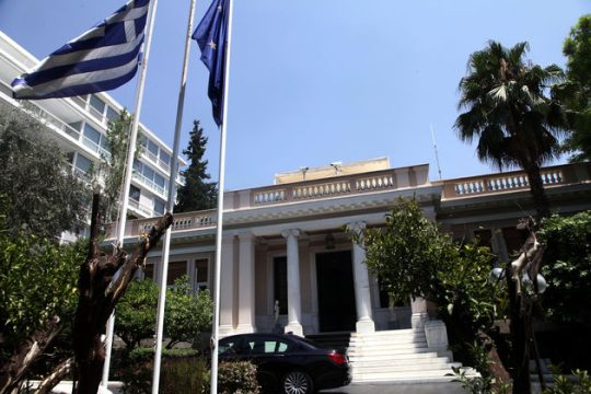 Μαξίμου κατά «Παραπολιτικών» & Ν.Δ. κατά κυβέρνησης