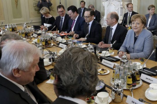 Τρώνε, πίνουν και τον… Ασαντ φοβερίζουν!