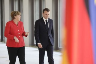 Η Μέρκελ αναζητά το χαμένο πρόβατο Μακρόν