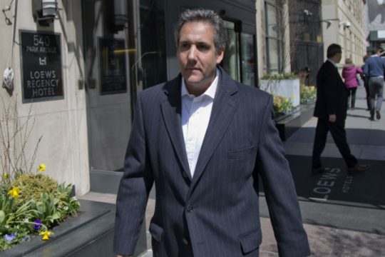 Το FBI μπήκε στο γραφείο του δικηγόρου του βγάζοντας τον Τραμπ από τα ρούχα του…