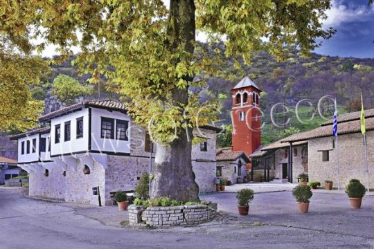 Πάσχα σε μοναστήρια και ξωκλήσια