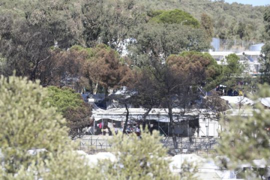 Οι συγκρούσεις Κούρδων και Σύρων έφτασαν στη Μόρια