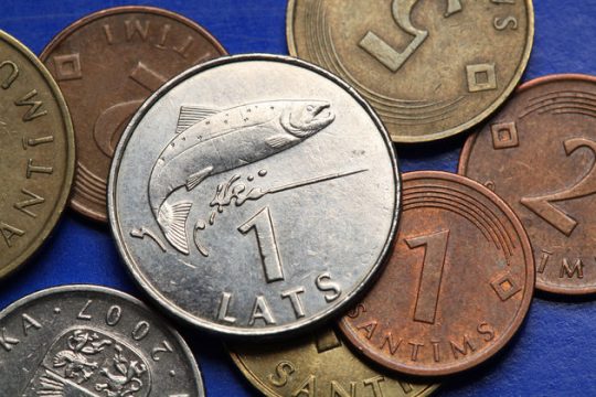 Απομακρύνονται από τη Λετονία οι ξένες καταθέσεις